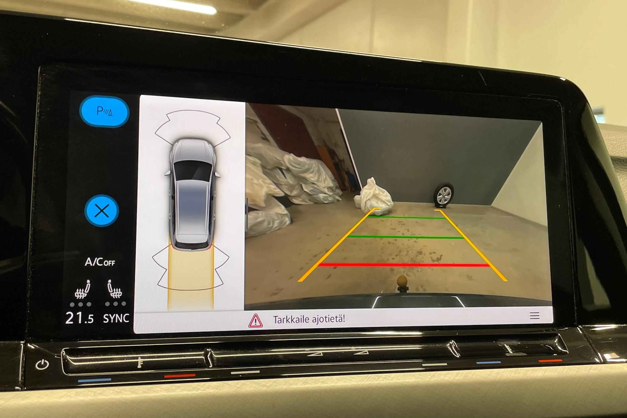 harmaa Volkswagen Golf 2022 kuva 18.