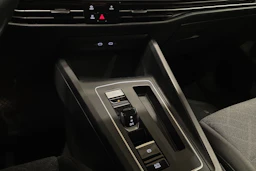 harmaa Volkswagen Golf 2022 kuva 19.