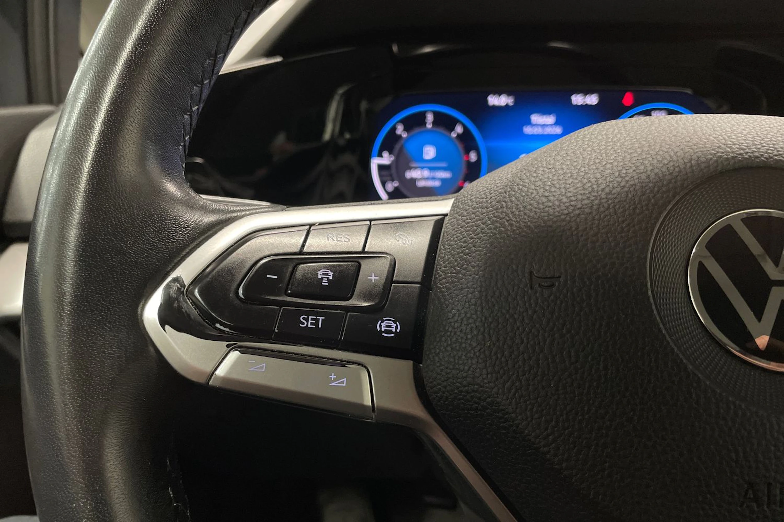 harmaa Volkswagen Golf 2022 kuva 21.