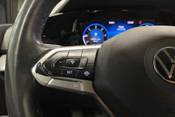 harmaa Volkswagen Golf 2022 kuva 21.