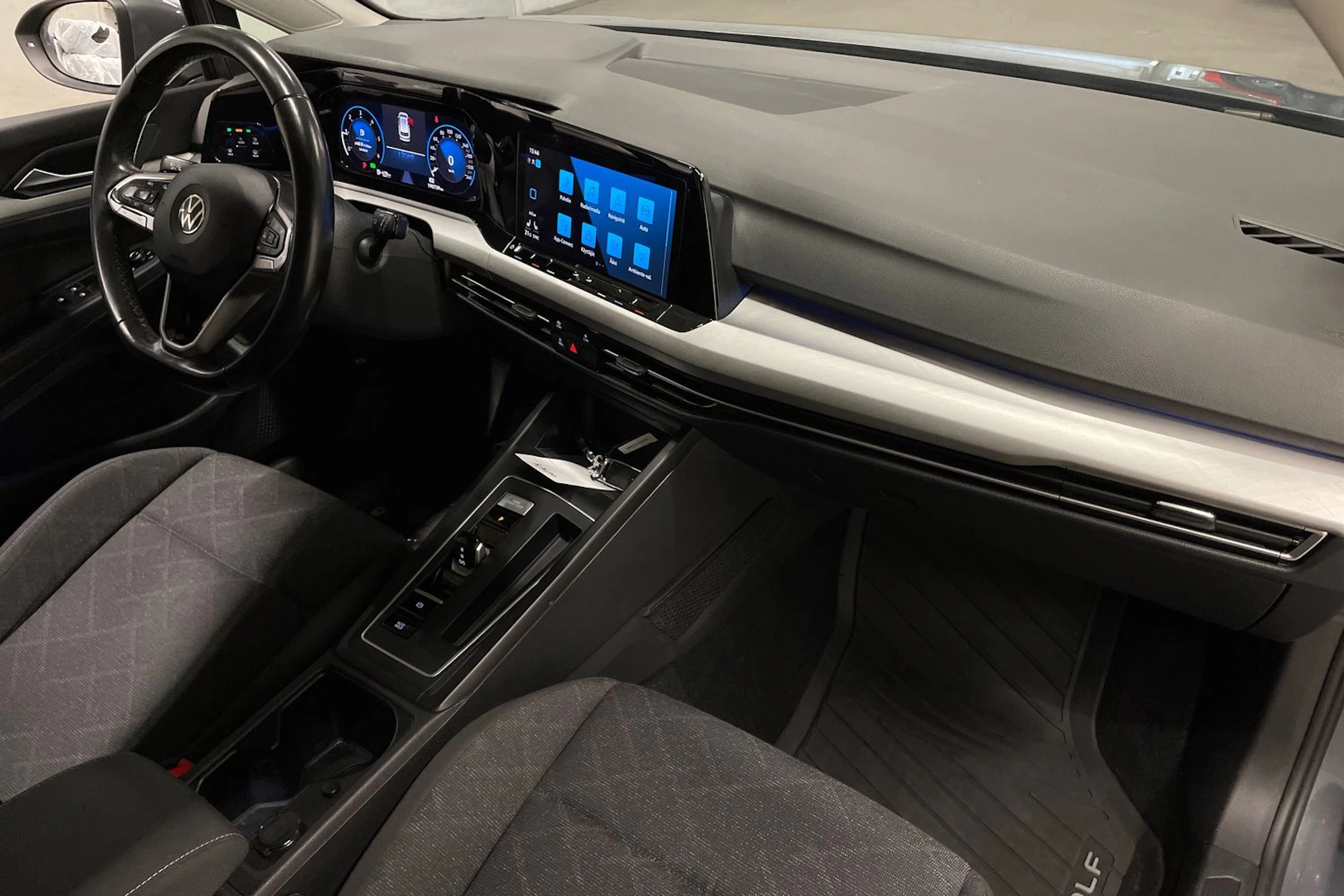 harmaa Volkswagen Golf 2022 kuva 25.