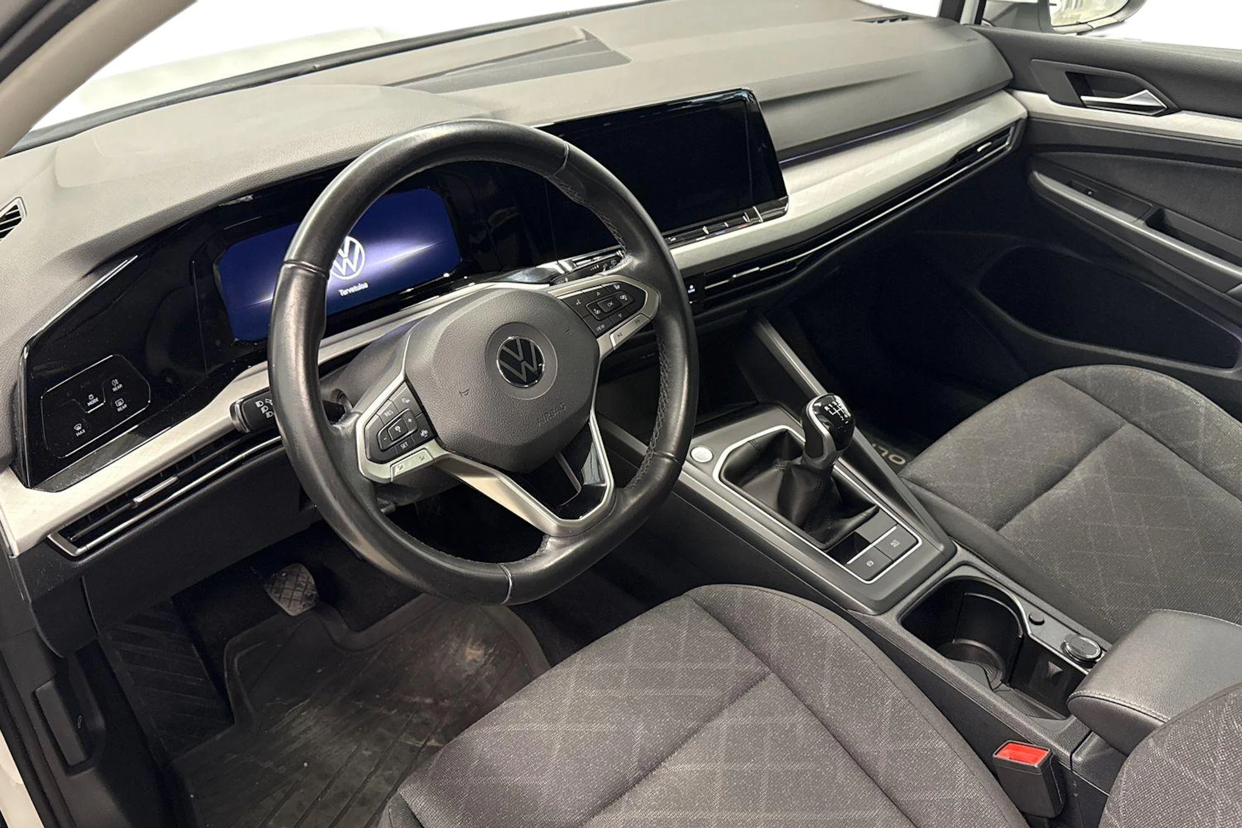 valkoinen Volkswagen Golf 2022 kuva 6.