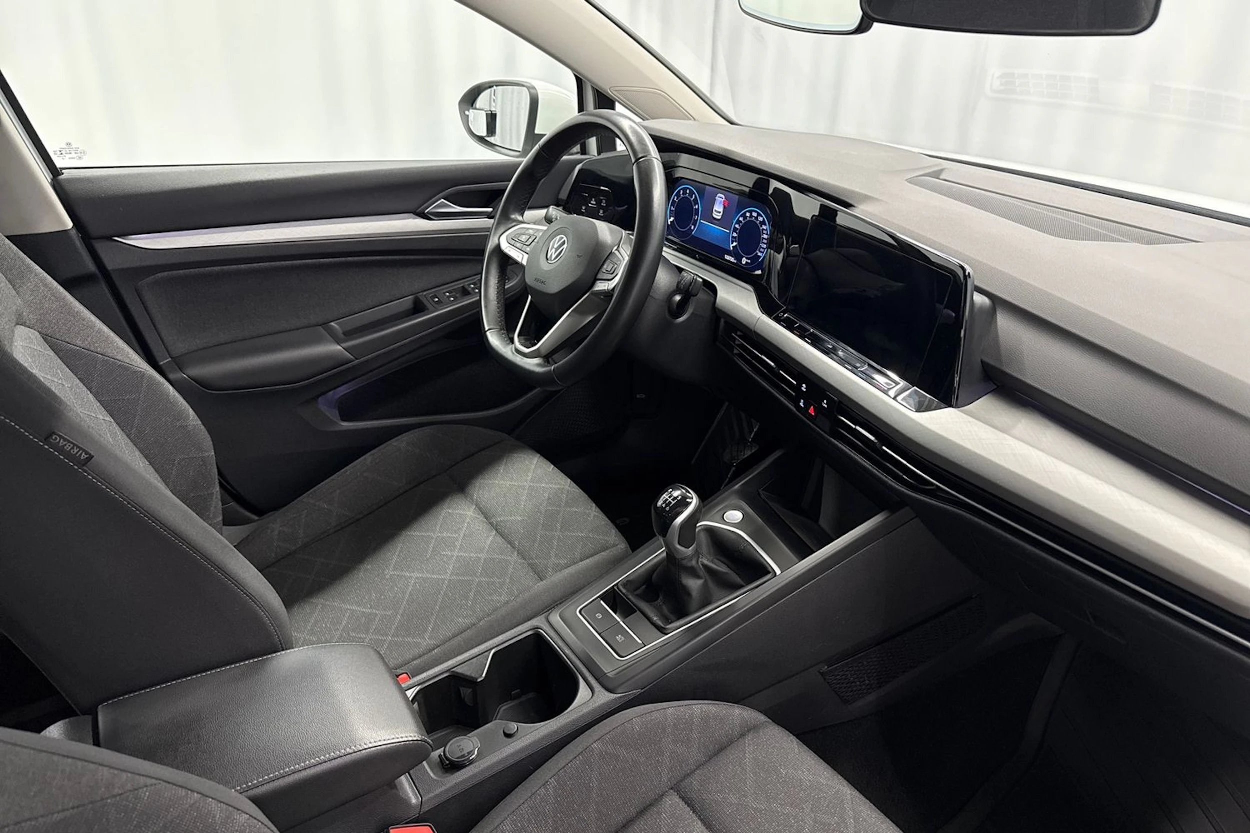 valkoinen Volkswagen Golf 2022 kuva 11.