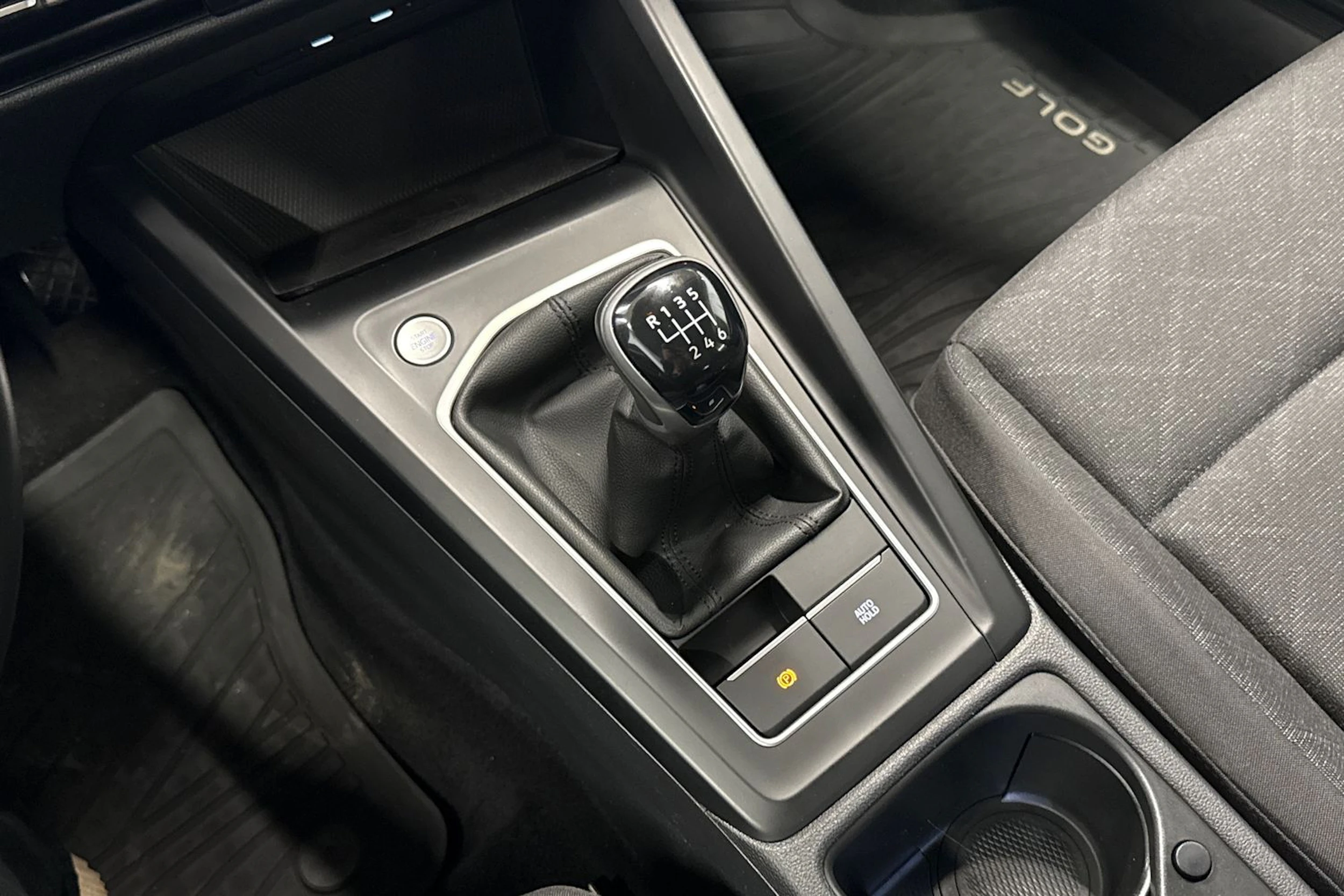 valkoinen Volkswagen Golf 2022 kuva 18.