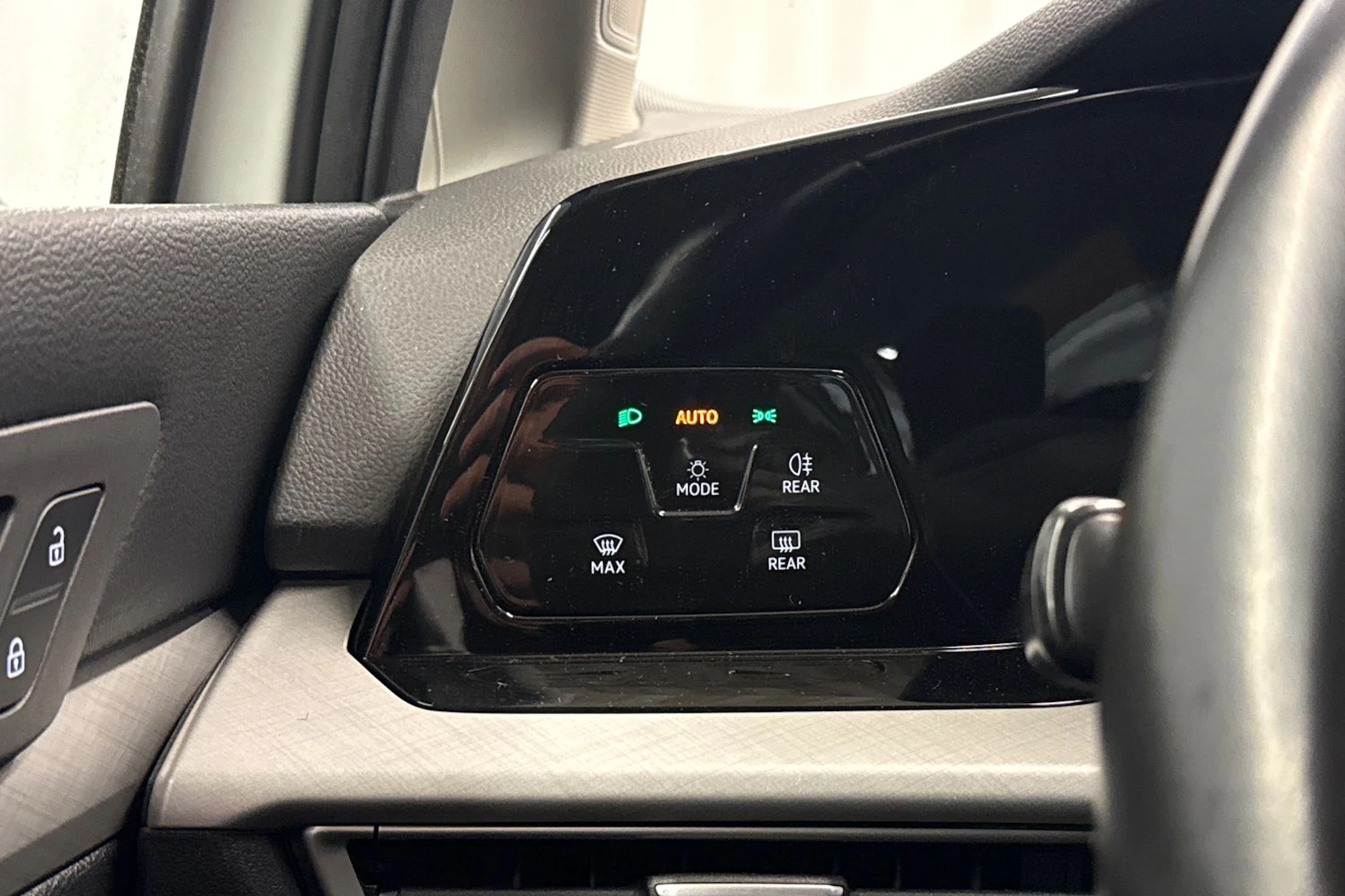 valkoinen Volkswagen Golf 2022 kuva 19.