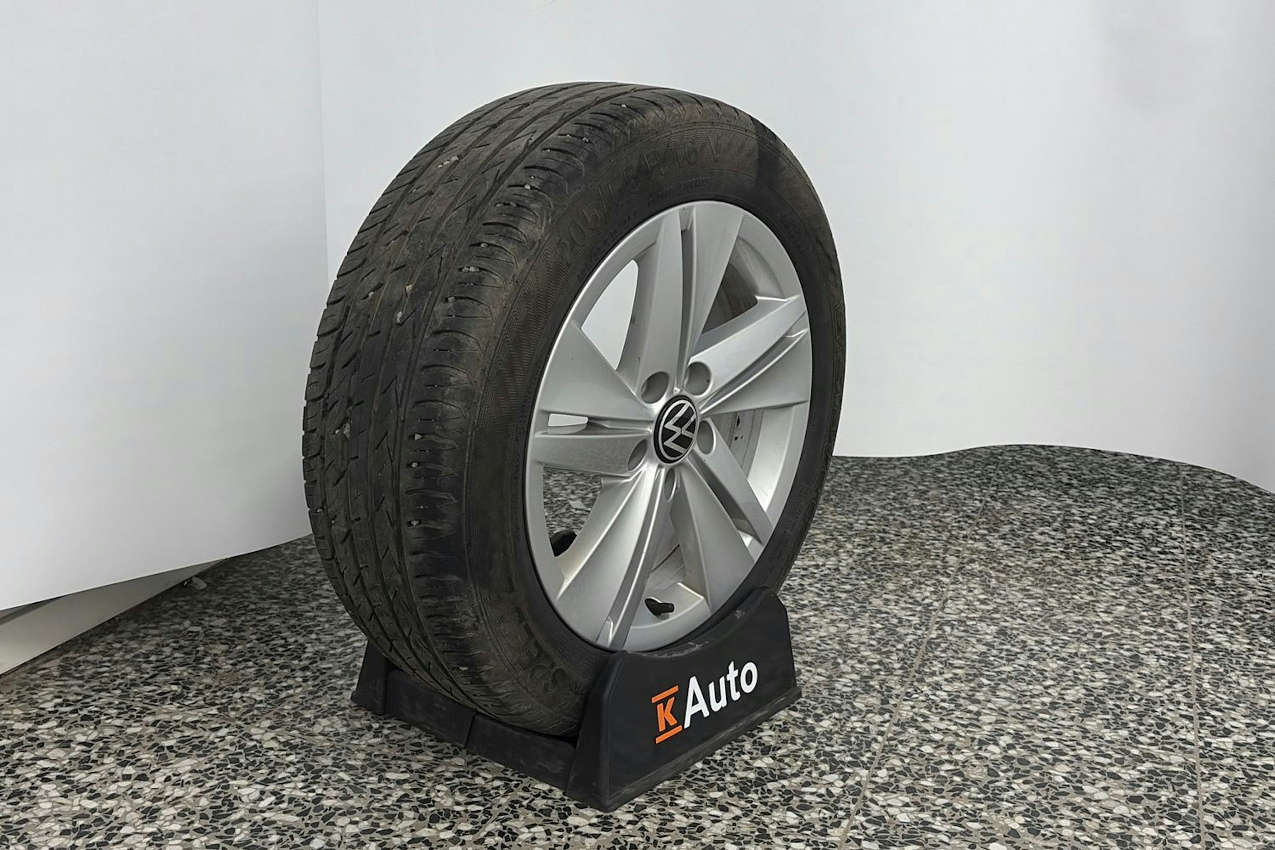 valkoinen Volkswagen Golf 2022 kuva 10.