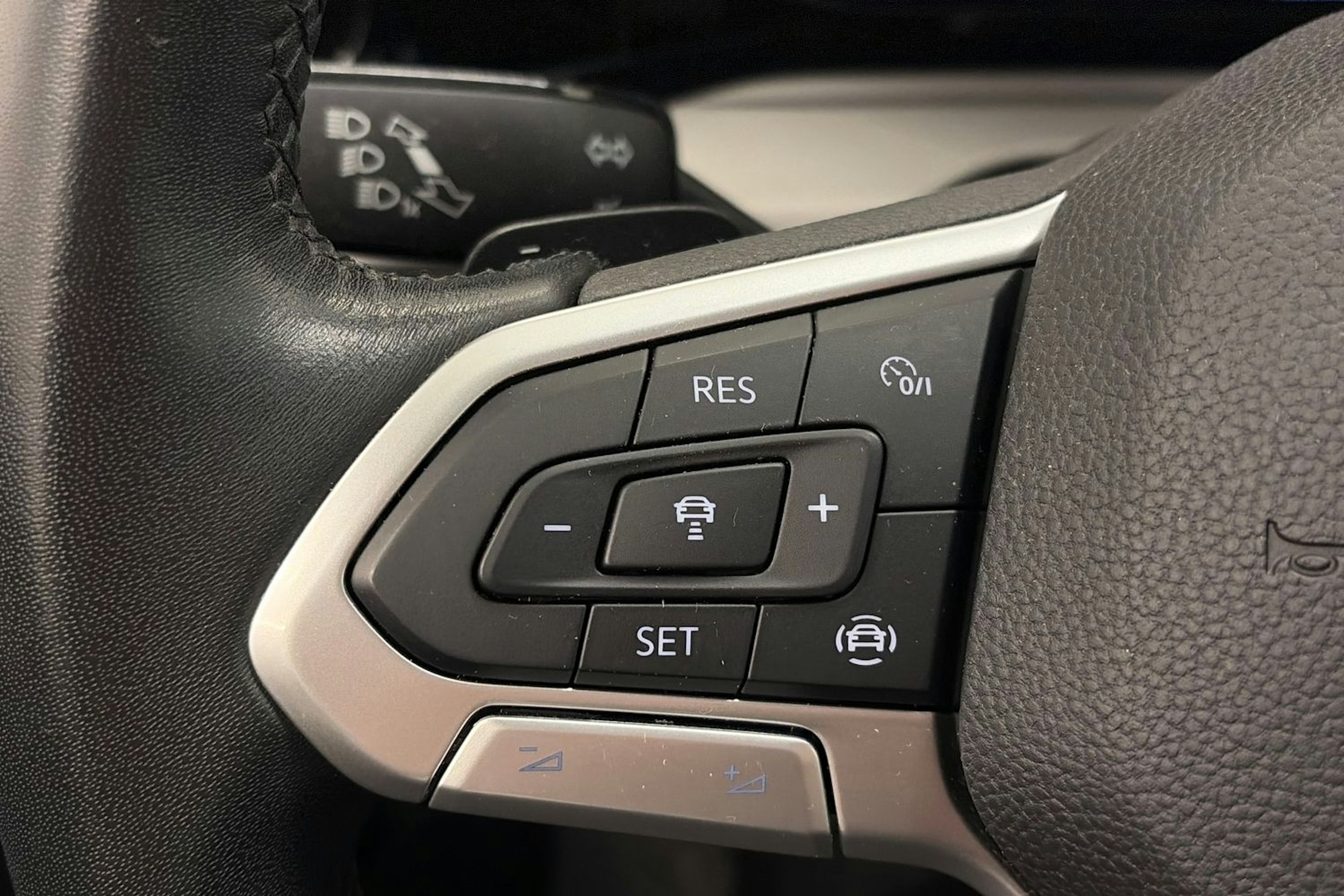 valkoinen Volkswagen Golf 2022 kuva 13.