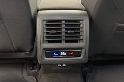 valkoinen Volkswagen Golf 2022 kuva 19.