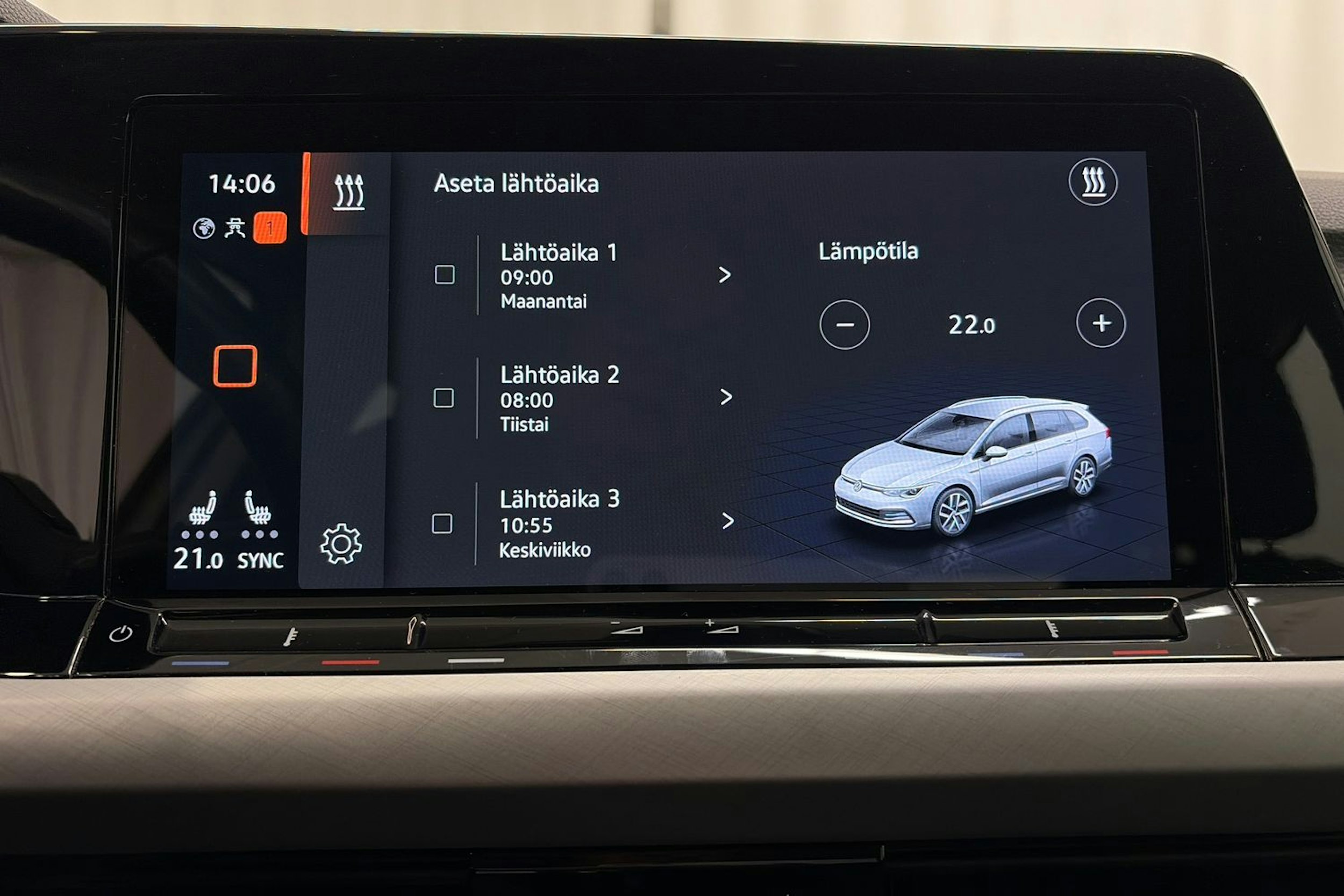 valkoinen Volkswagen Golf 2022 kuva 20.