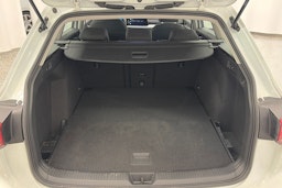 valkoinen Volkswagen Golf 2022 kuva 22.