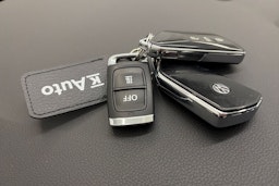 valkoinen Volkswagen Golf 2022 kuva 23.