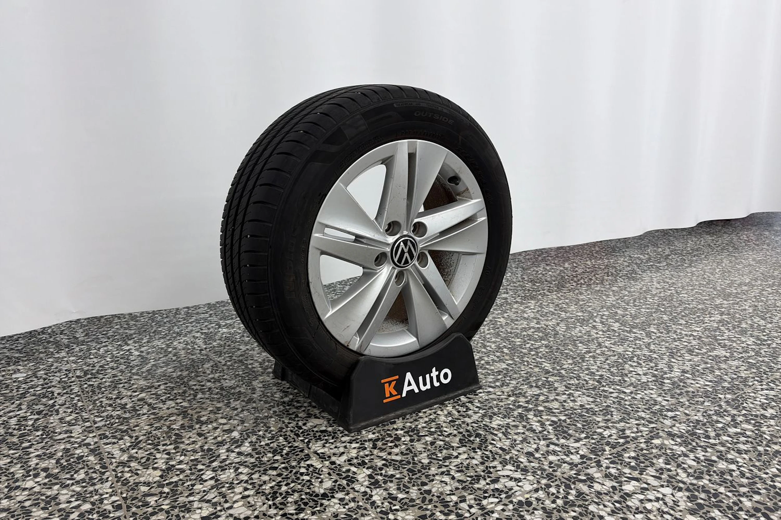 Valkoinen Volkswagen GOLF 2022 kuva 10.