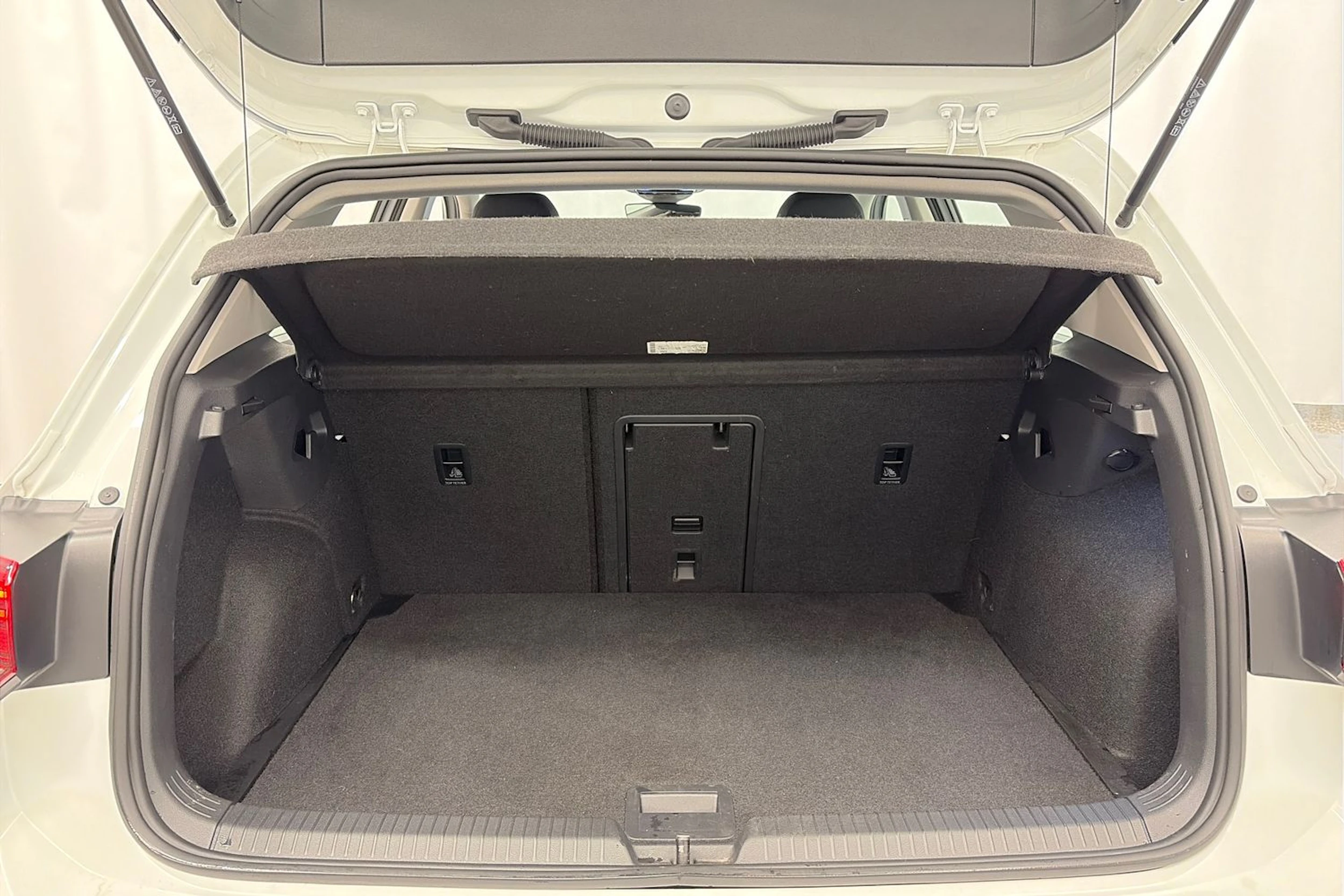 Valkoinen Volkswagen GOLF 2022 kuva 11.