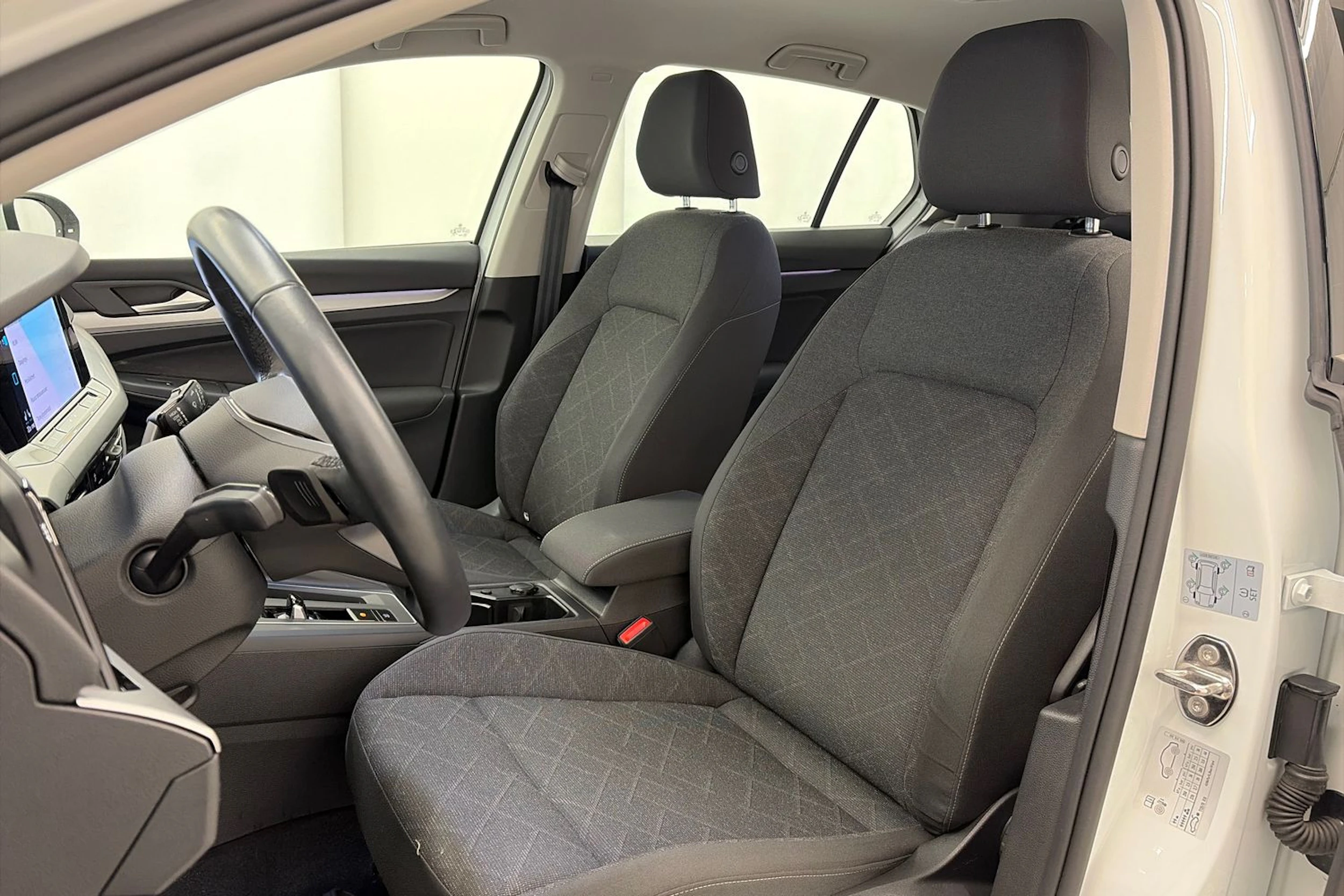 Valkoinen Volkswagen GOLF 2022 kuva 12.