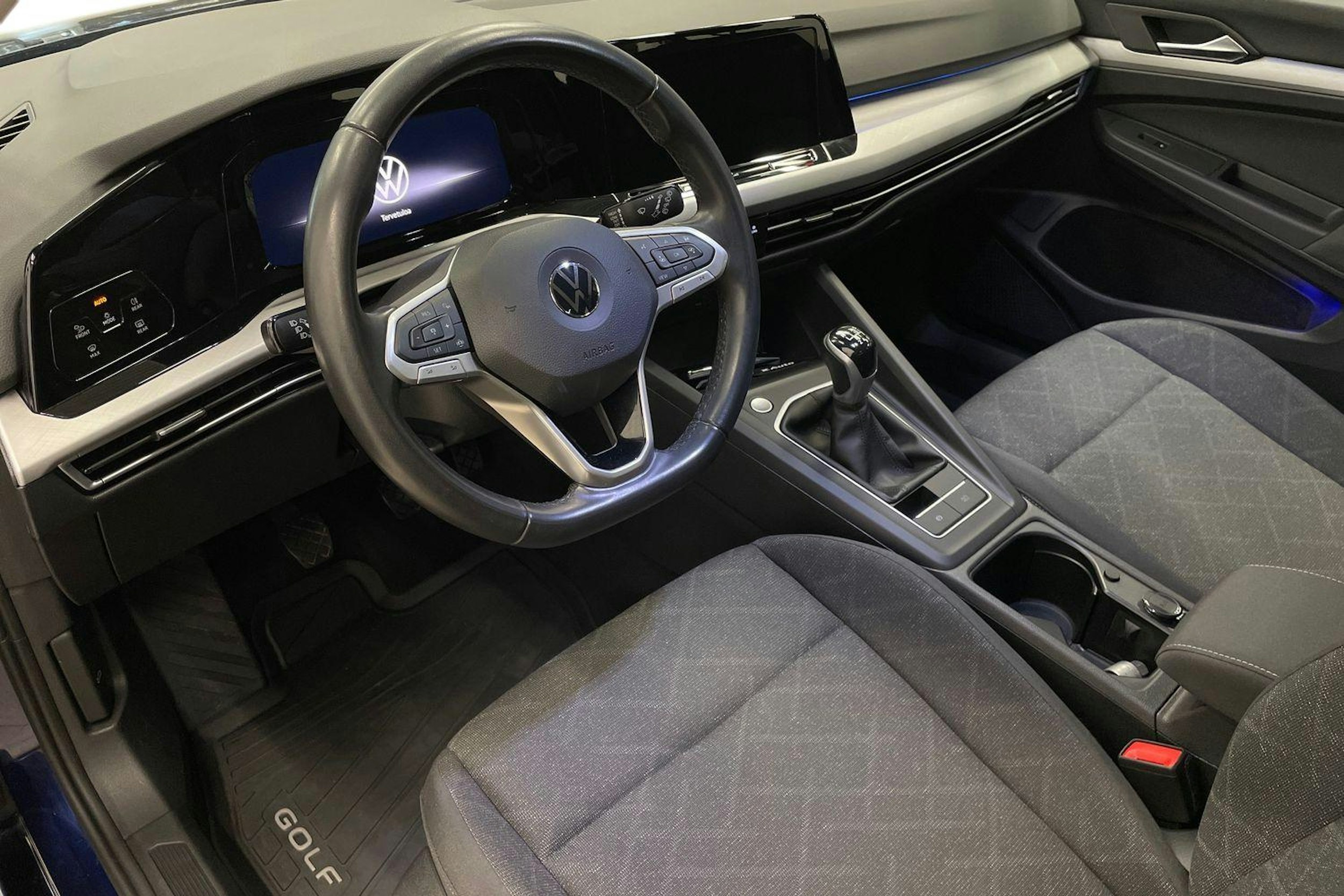 sininen Volkswagen Golf 2022 kuva 7.