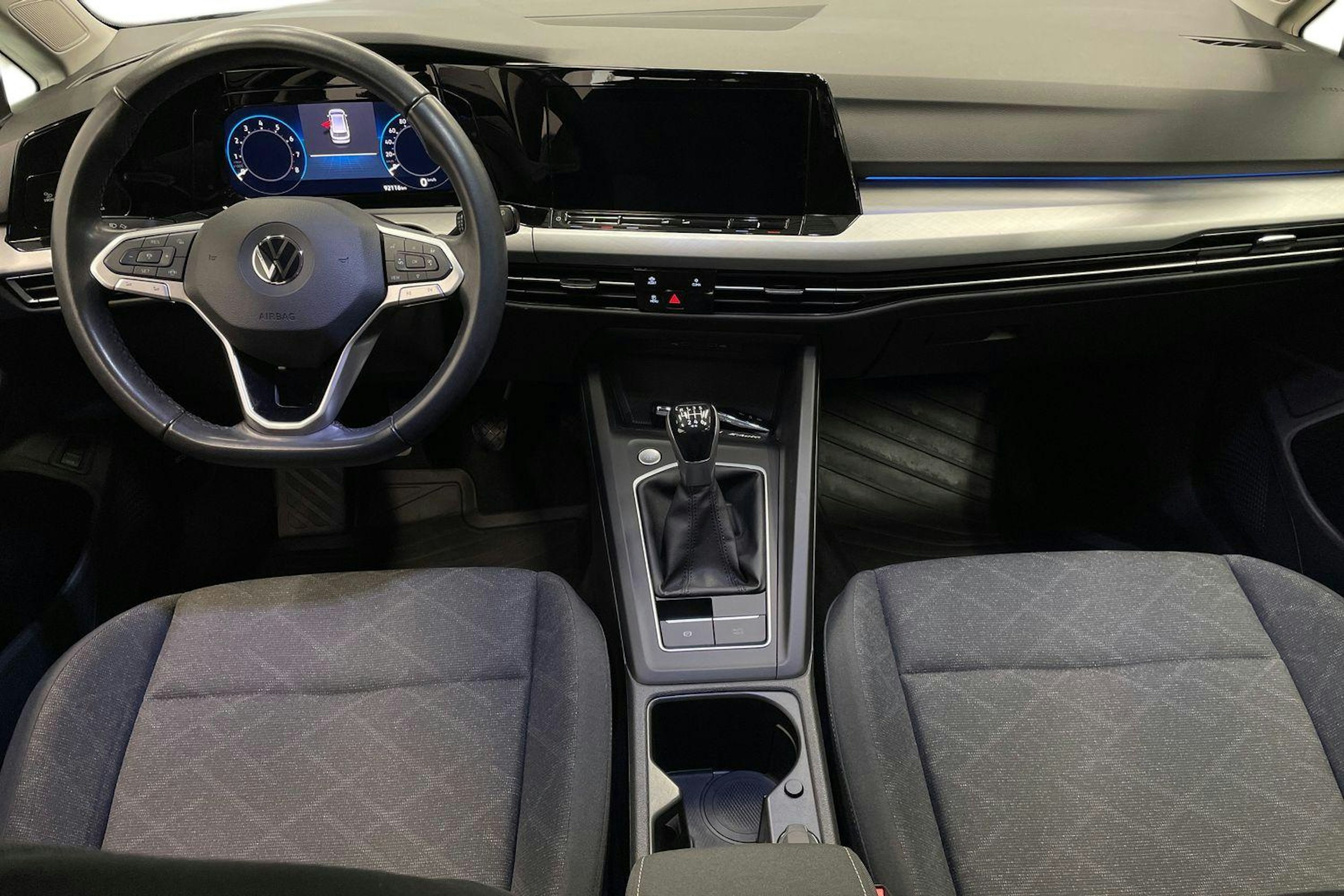 sininen Volkswagen Golf 2022 kuva 9.