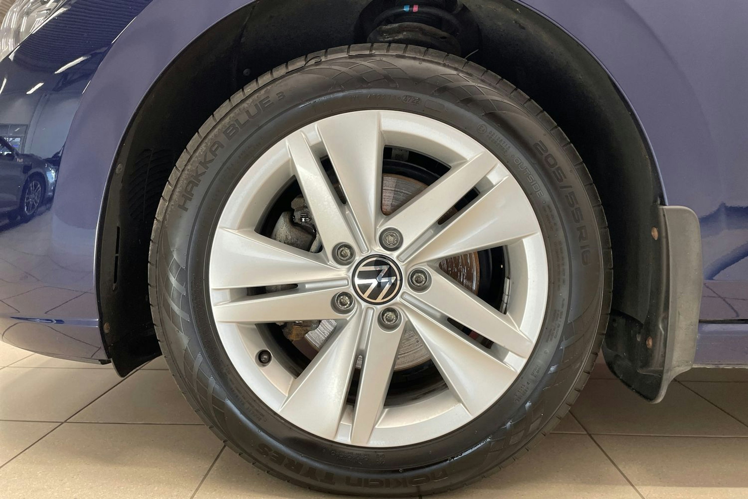 sininen Volkswagen Golf 2022 kuva 11.