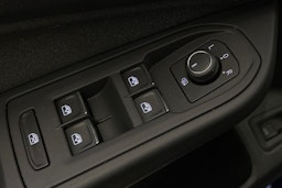 sininen Volkswagen Golf 2022 kuva 14.