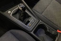 sininen Volkswagen Golf 2022 kuva 18.
