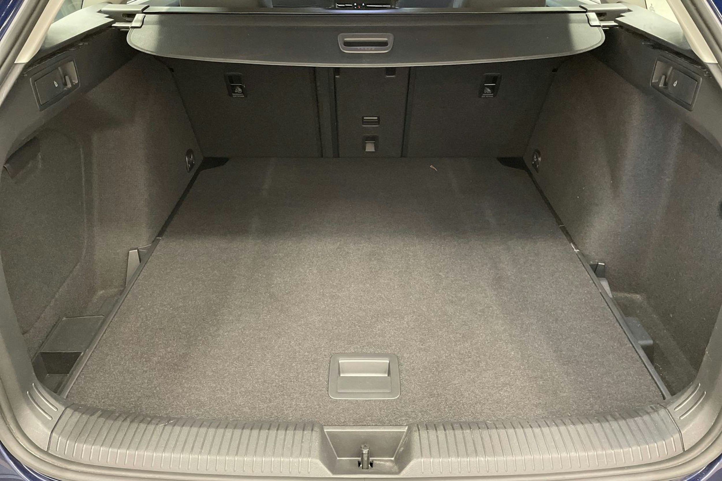 sininen Volkswagen Golf 2022 kuva 22.