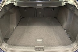 sininen Volkswagen Golf 2022 kuva 22.