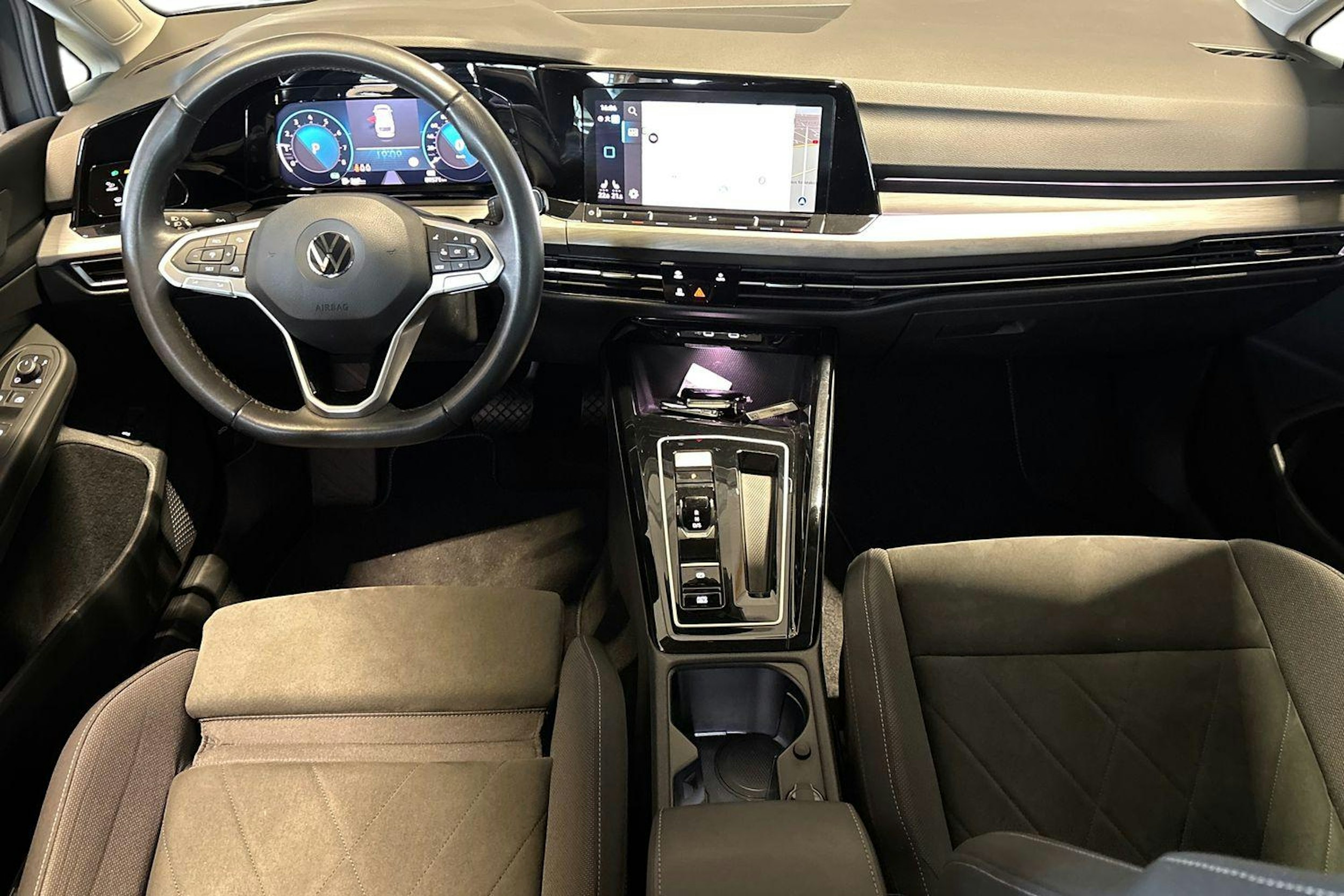 harmaa Volkswagen Golf 2022 kuva 9.