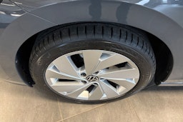 harmaa Volkswagen Golf 2022 kuva 11.