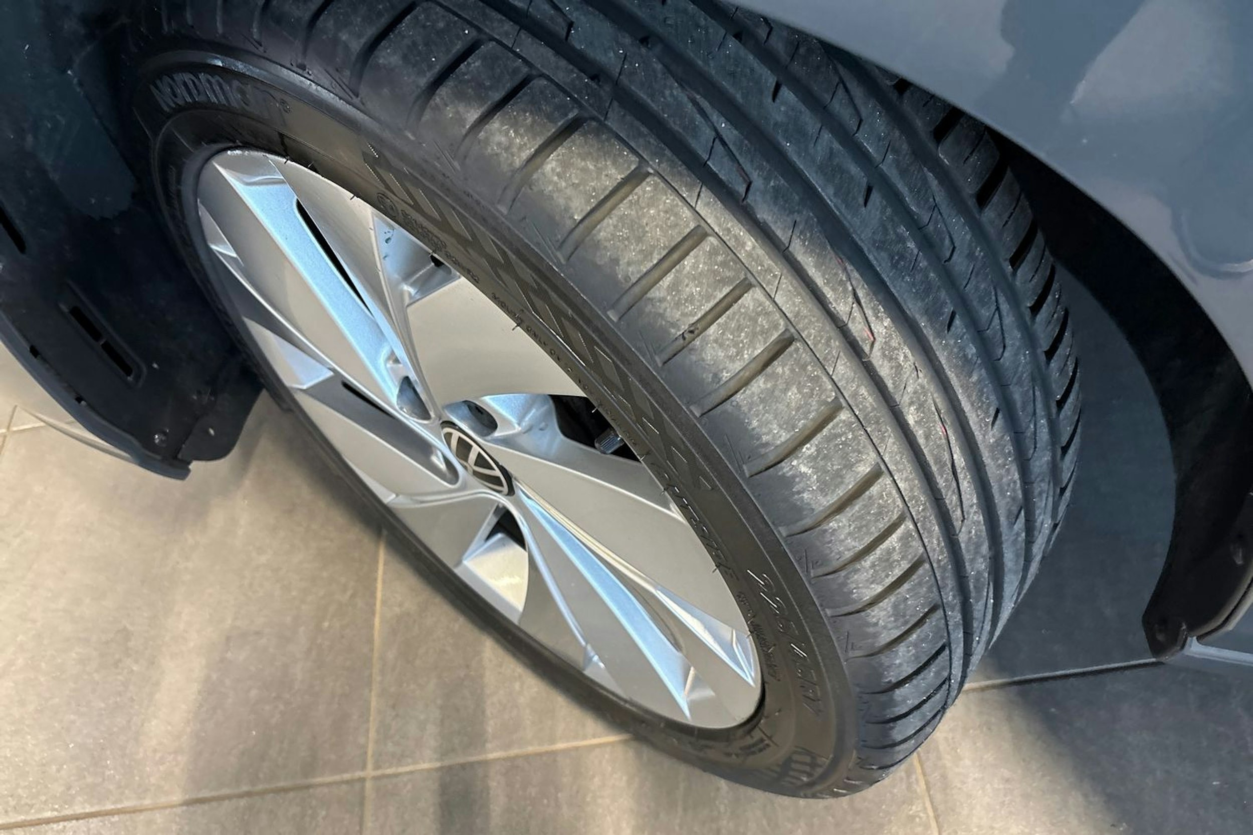harmaa Volkswagen Golf 2022 kuva 13.