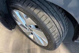 harmaa Volkswagen Golf 2022 kuva 13.