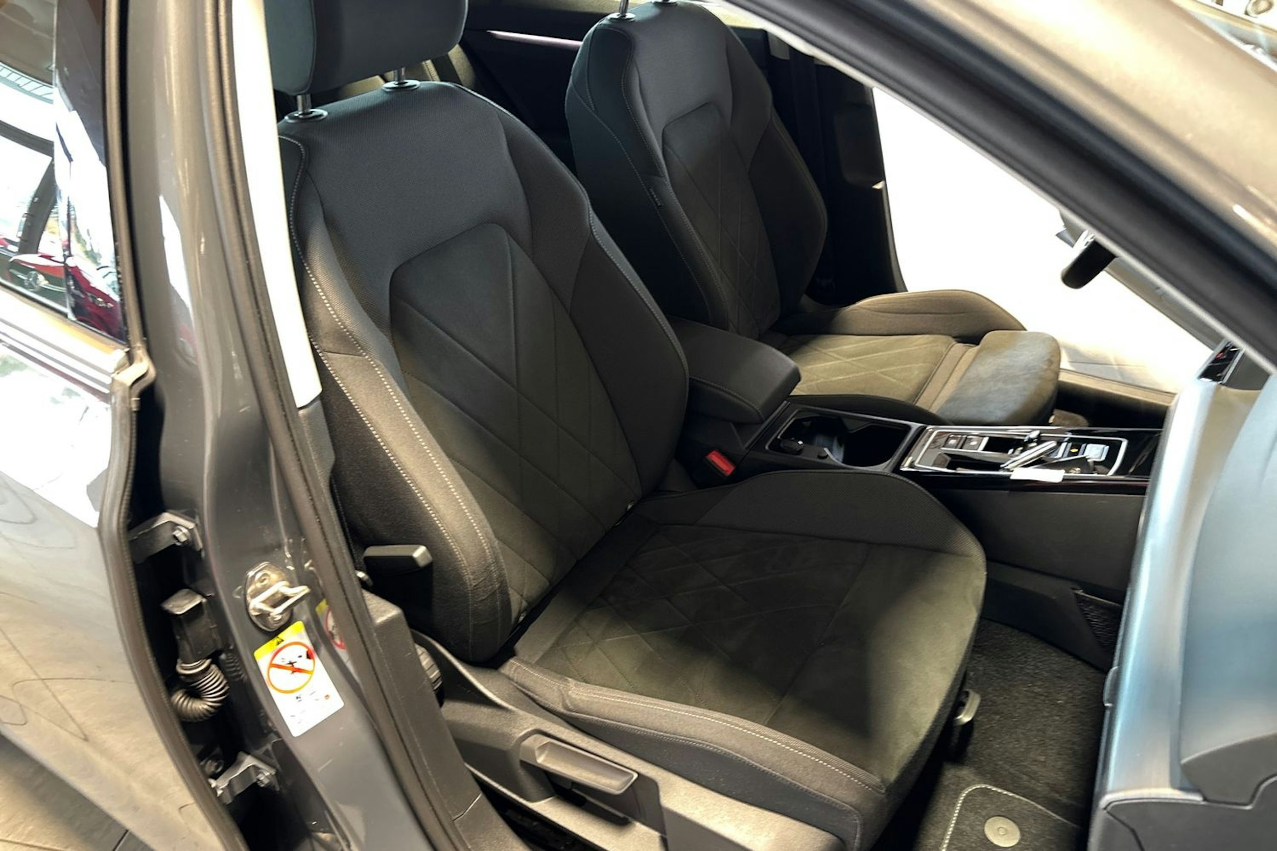 harmaa Volkswagen Golf 2022 kuva 15.