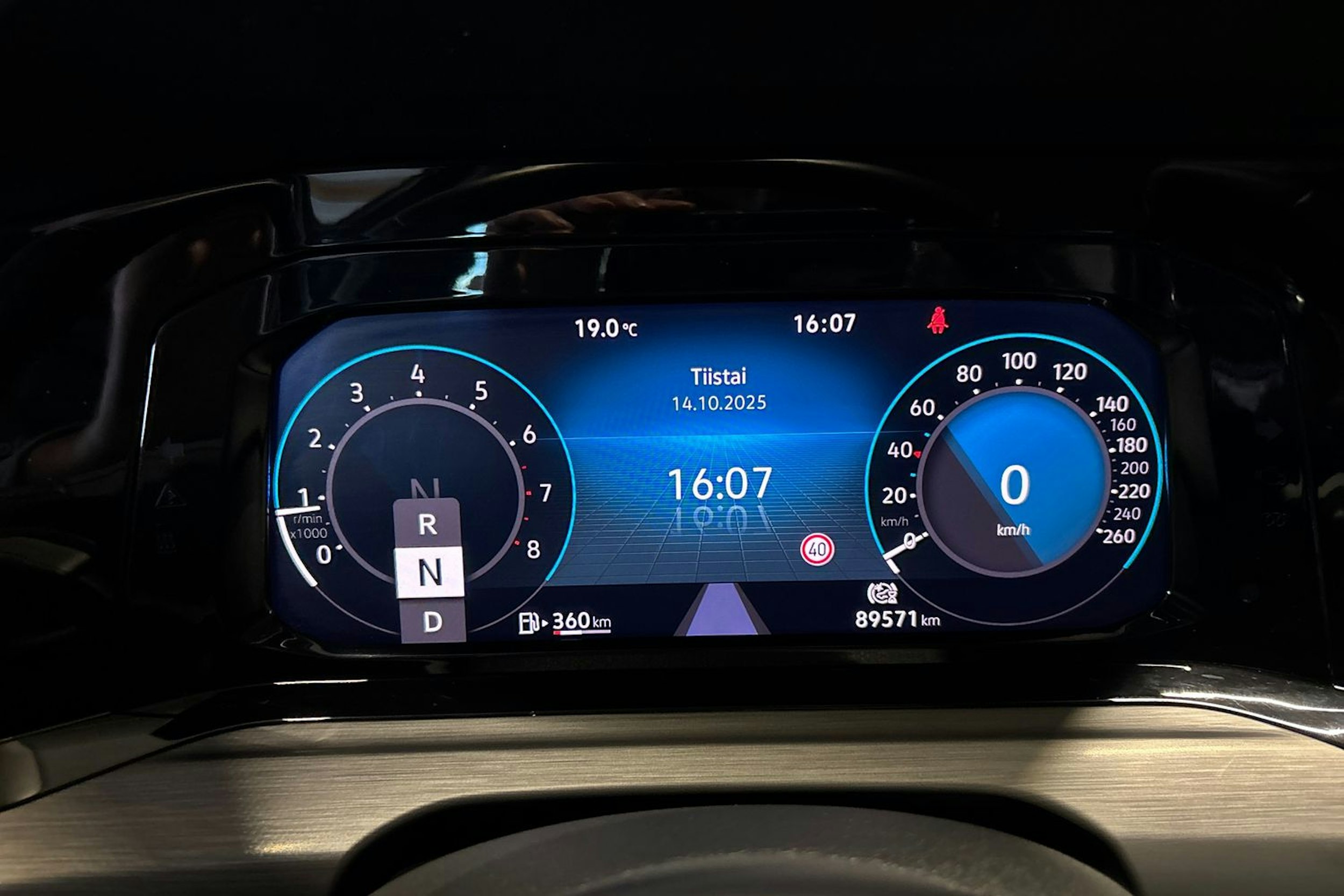 harmaa Volkswagen Golf 2022 kuva 21.