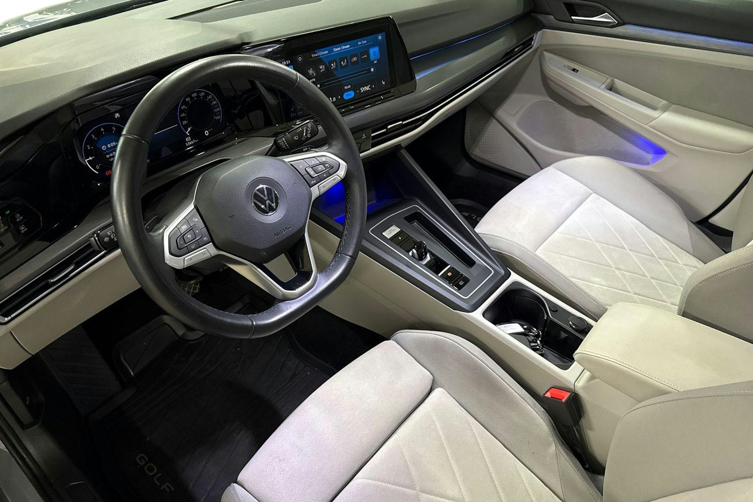 harmaa Volkswagen Golf 2022 kuva 7.