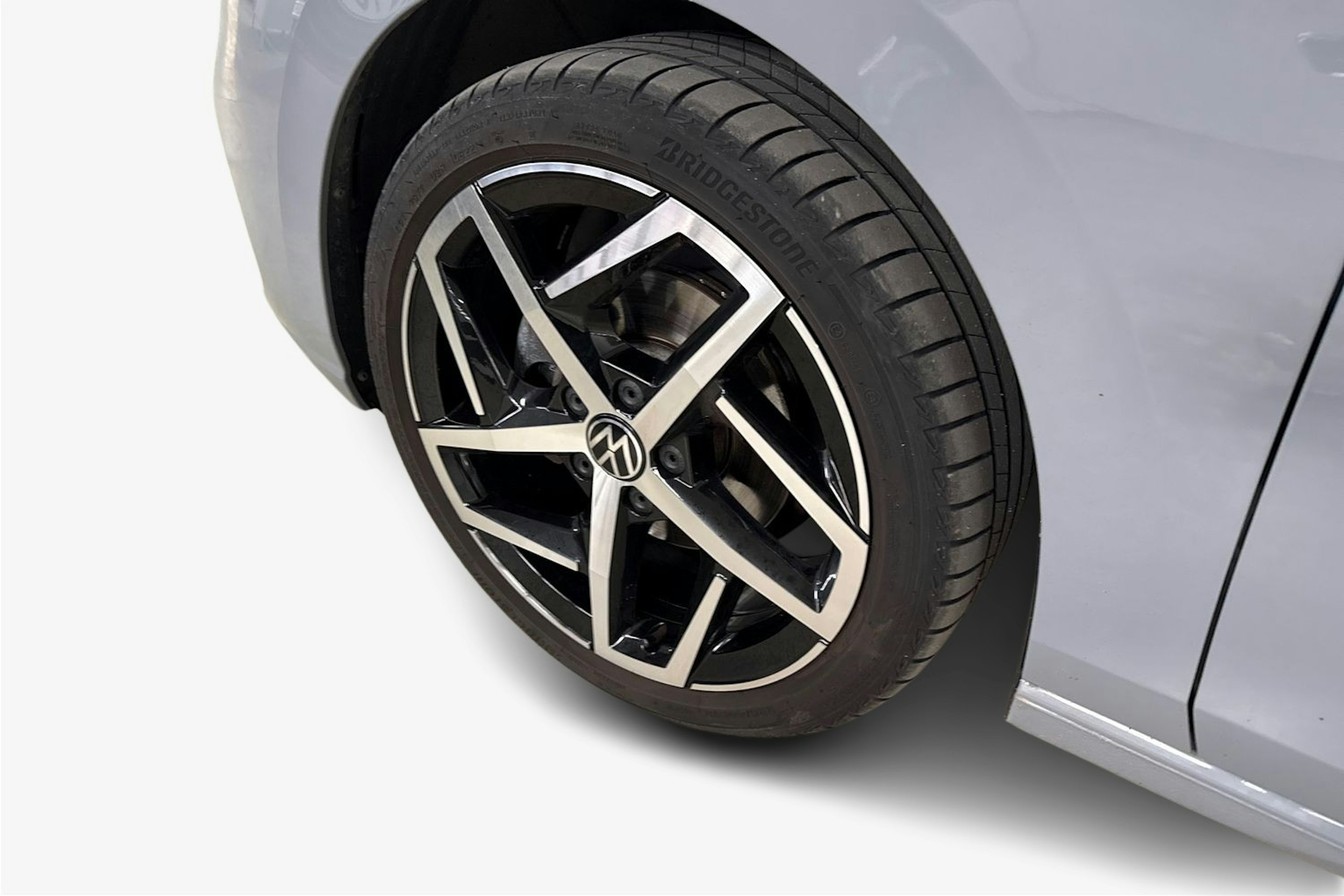 harmaa Volkswagen Golf 2022 kuva 11.