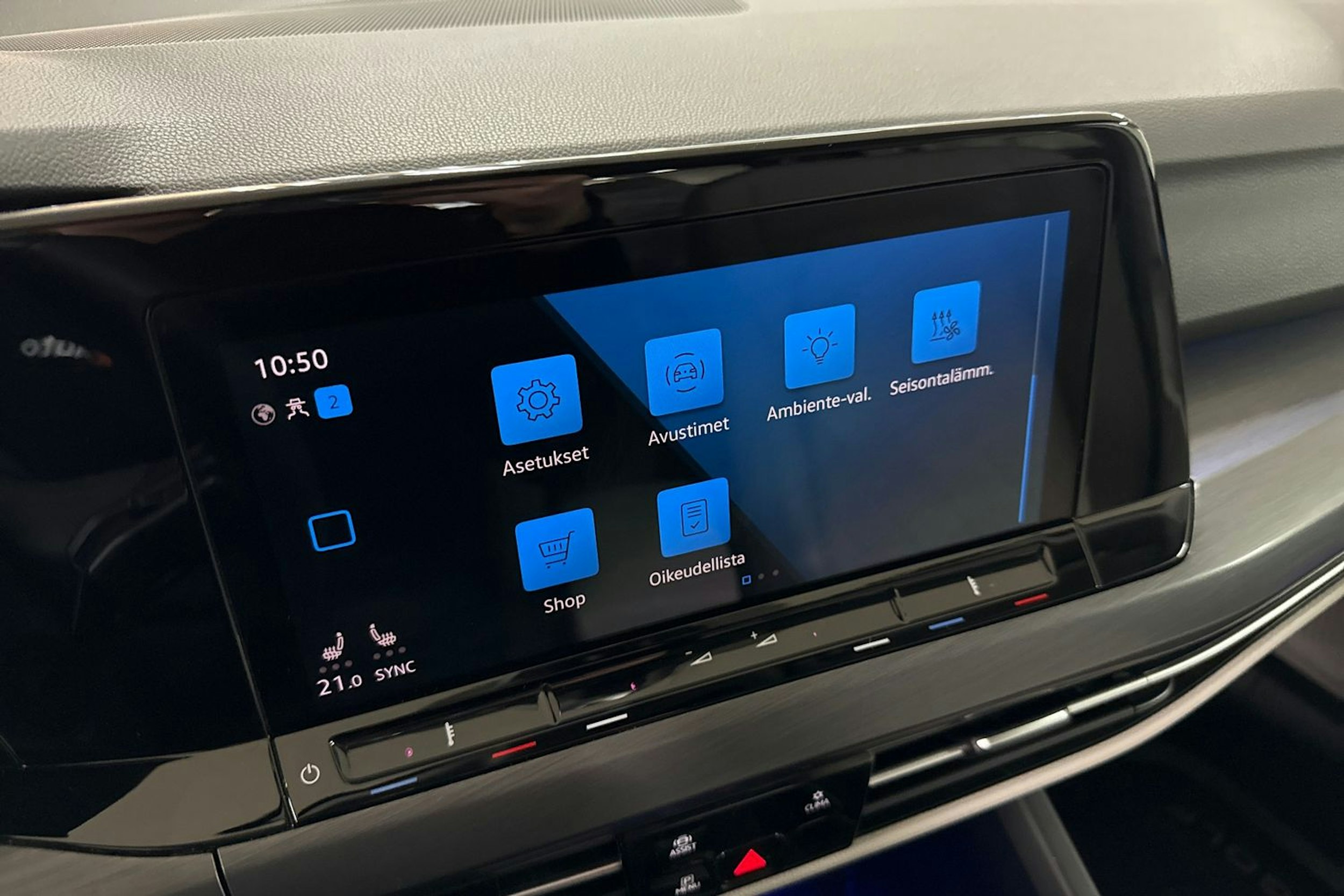 harmaa Volkswagen Golf 2022 kuva 18.