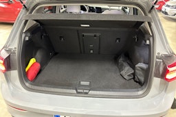 harmaa Volkswagen Golf 2022 kuva 25.
