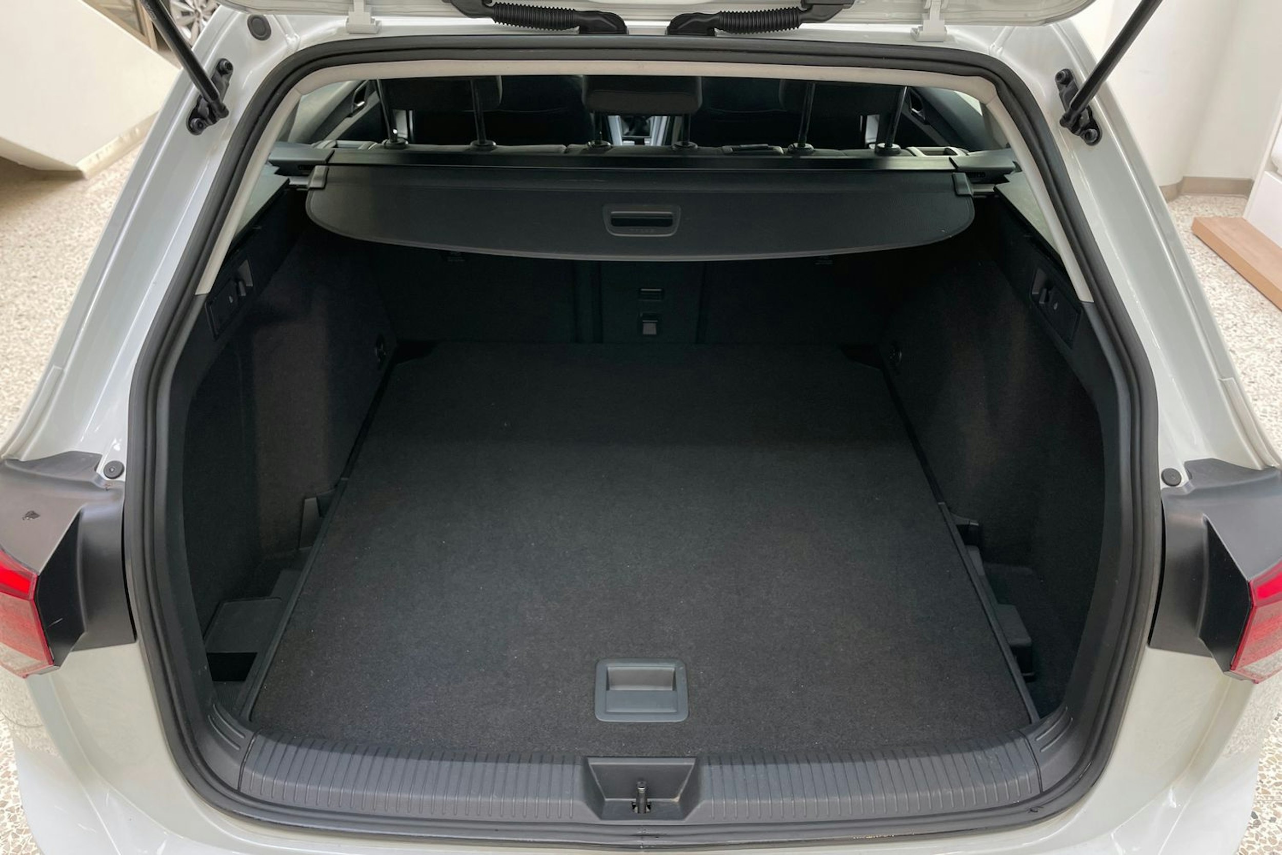 valkoinen Volkswagen Golf 2022 kuva 14.