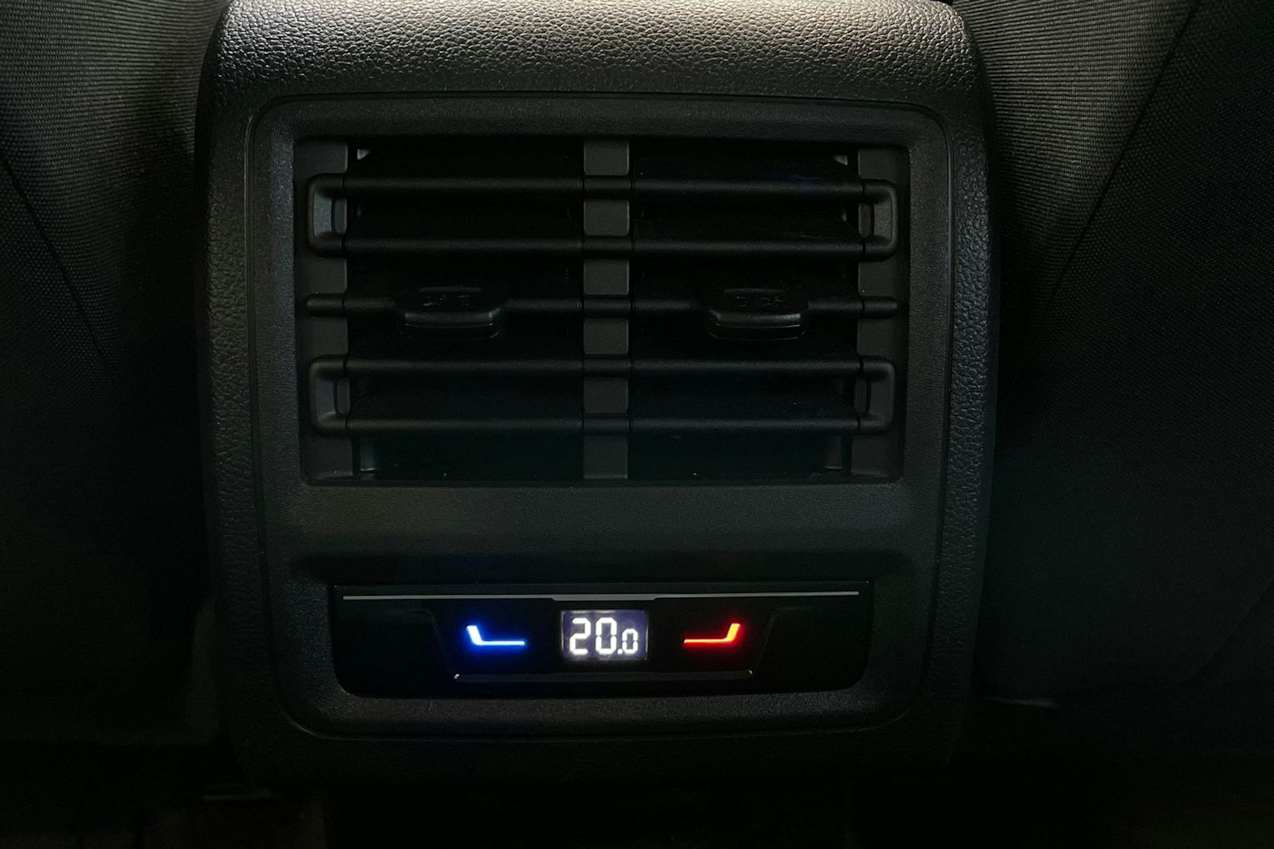 valkoinen Volkswagen Golf 2022 kuva 15.