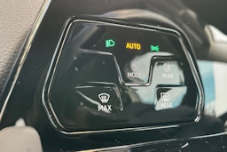 valkoinen Volkswagen Golf 2022 kuva 17.