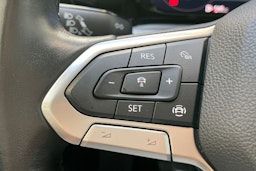 valkoinen Volkswagen Golf 2022 kuva 18.