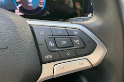 valkoinen Volkswagen Golf 2022 kuva 19.