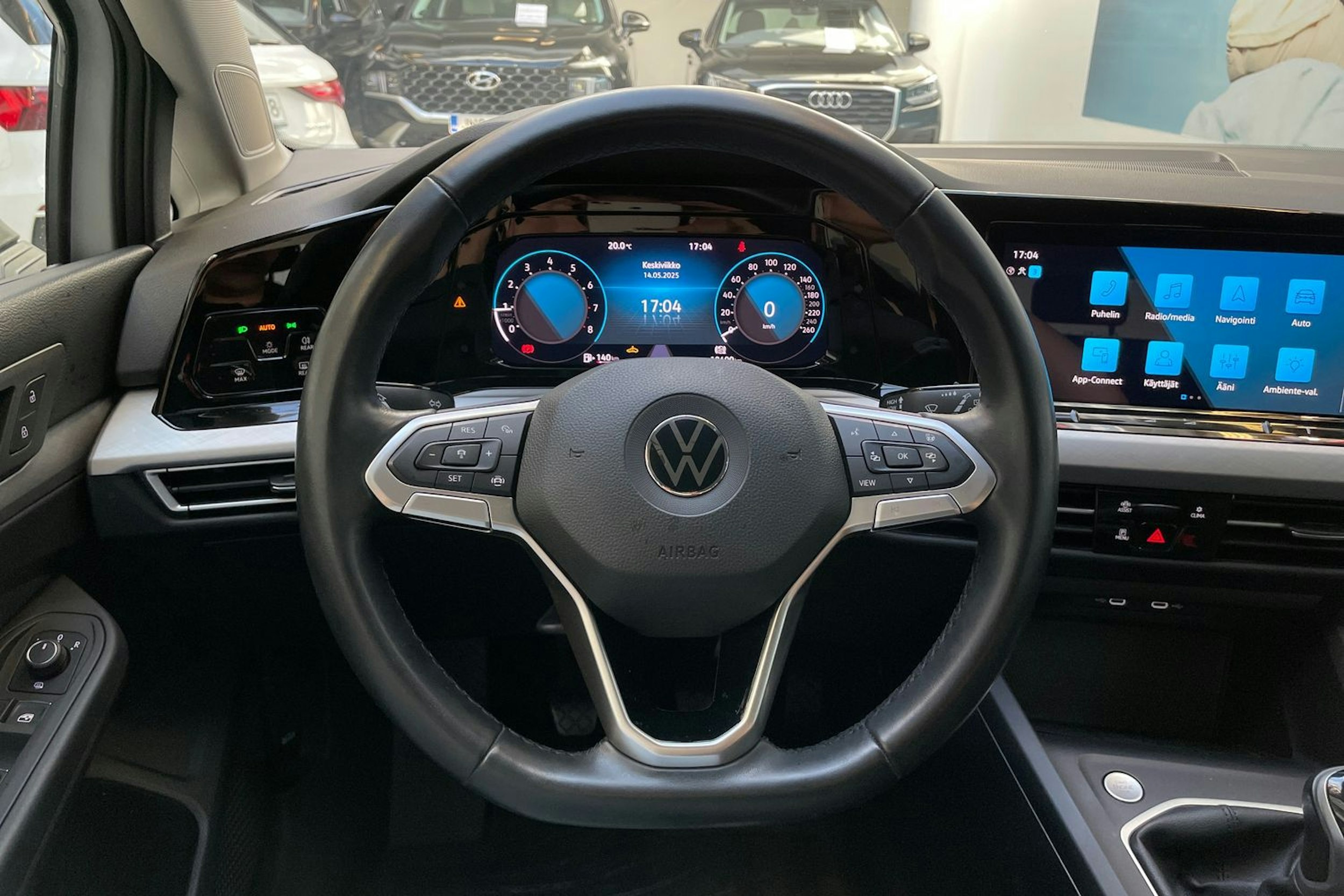 valkoinen Volkswagen Golf 2022 kuva 20.