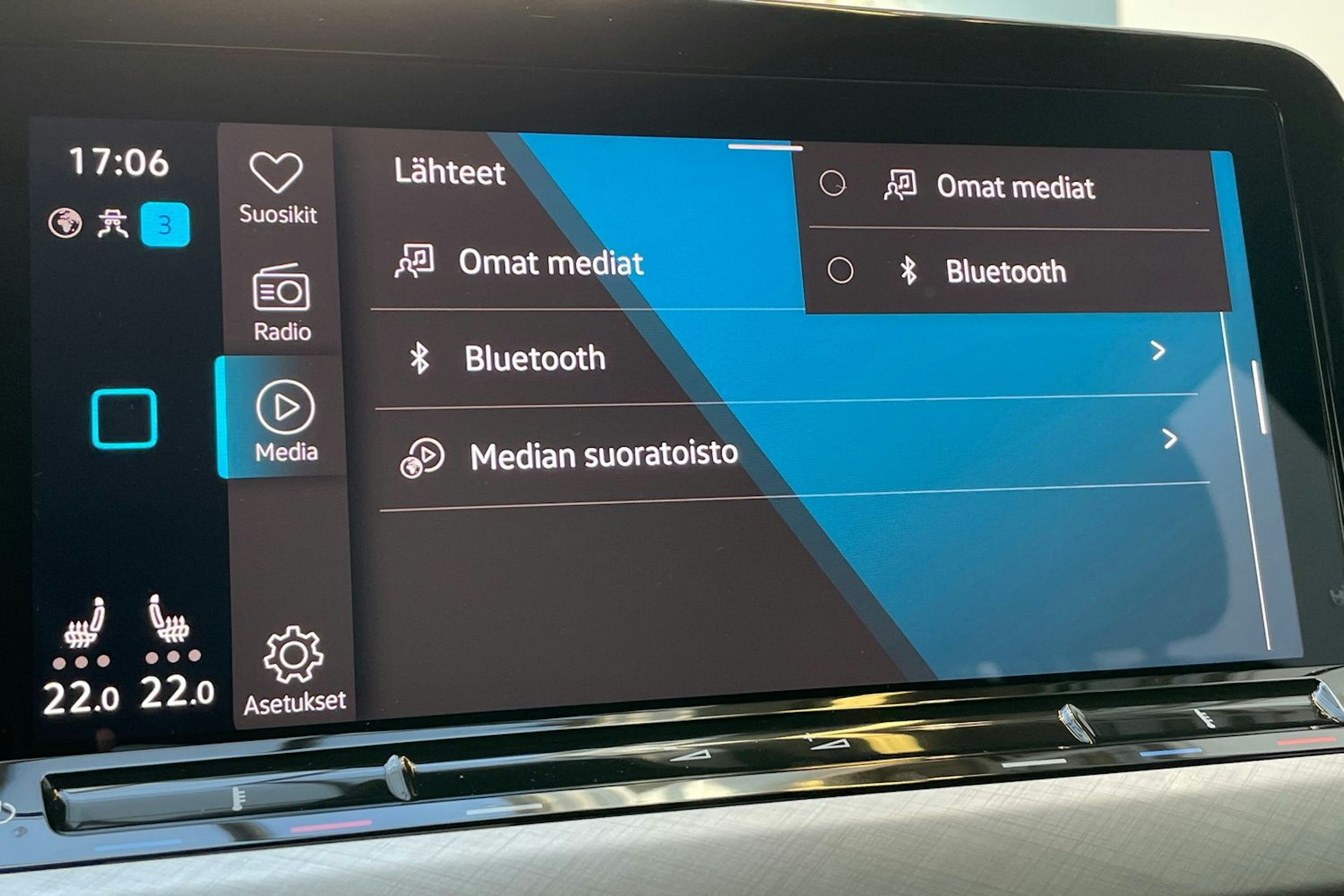 valkoinen Volkswagen Golf 2022 kuva 23.
