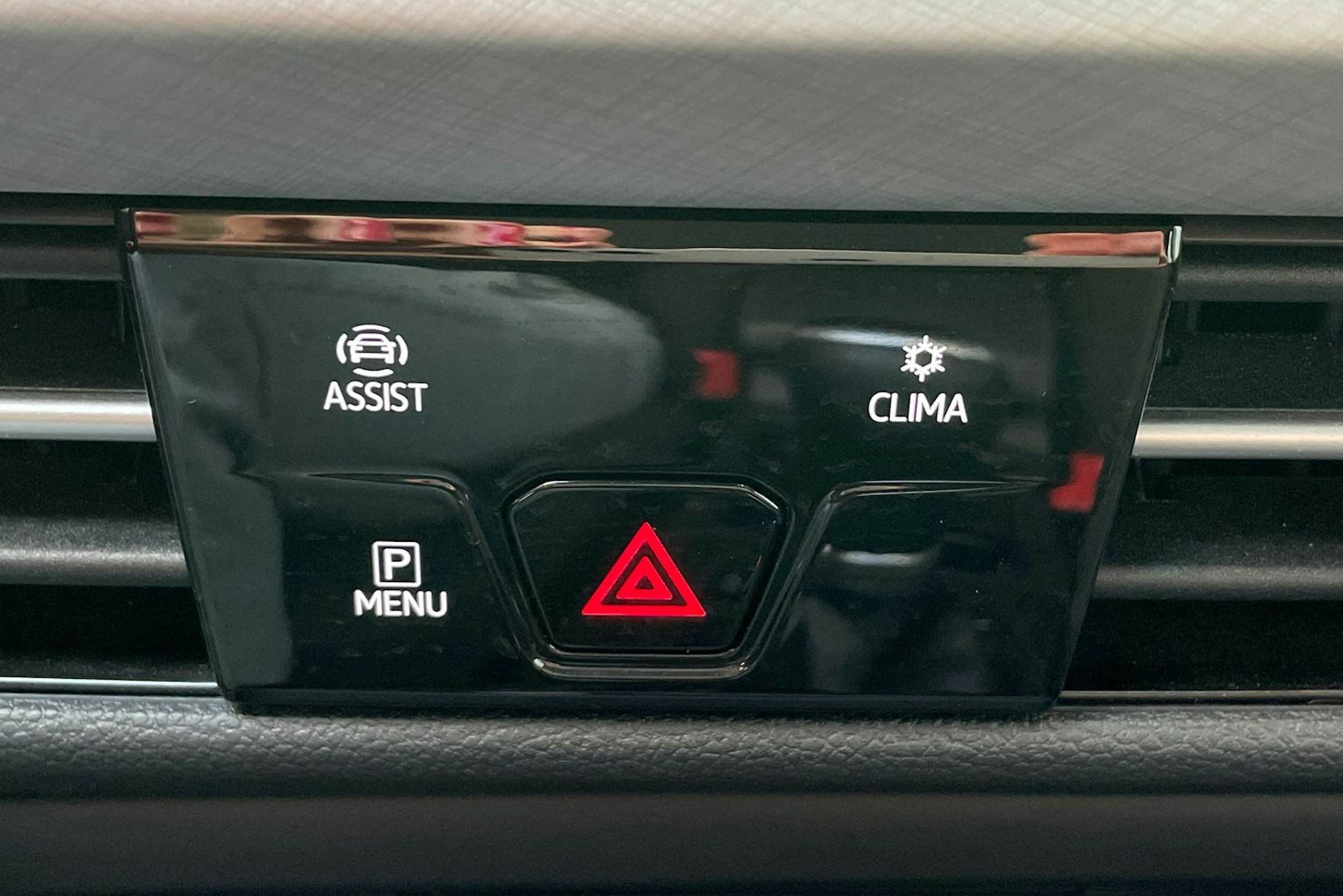 valkoinen Volkswagen Golf 2022 kuva 24.