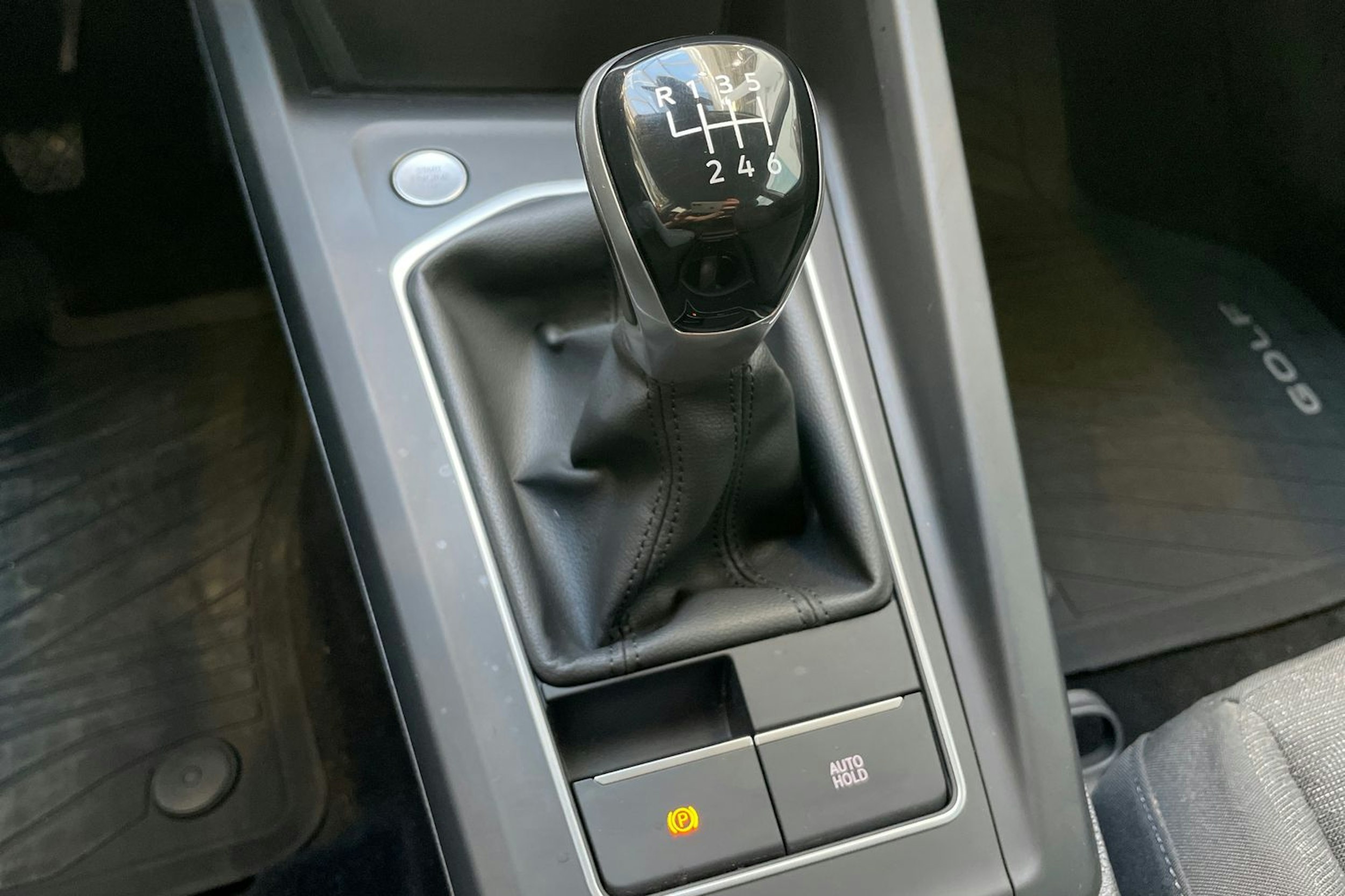 valkoinen Volkswagen Golf 2022 kuva 26.