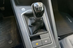 valkoinen Volkswagen Golf 2022 kuva 26.