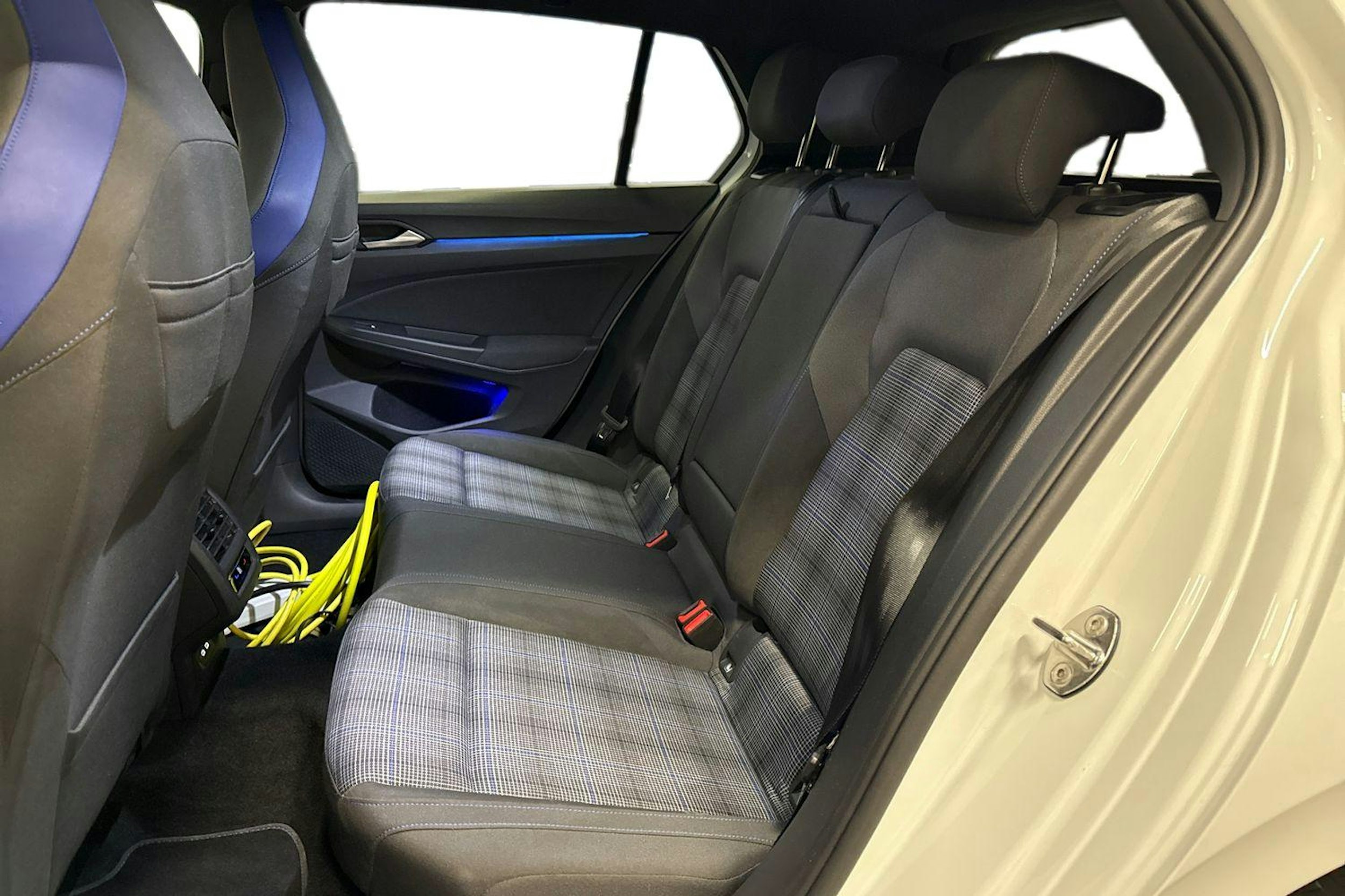 valkoinen Volkswagen Golf 2022 kuva 10.