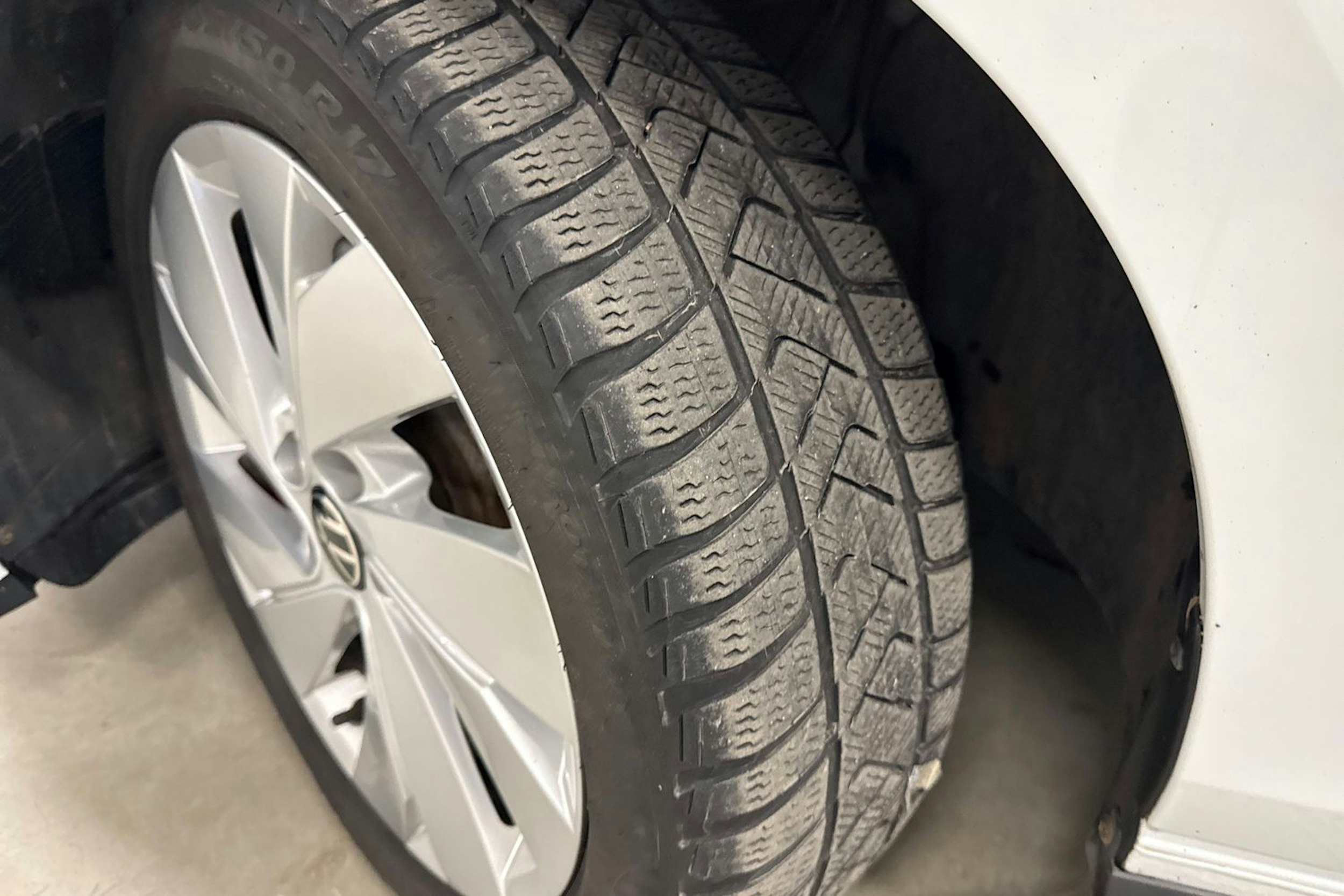 valkoinen Volkswagen Golf 2022 kuva 13.