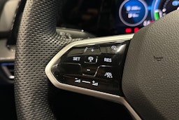 valkoinen Volkswagen Golf 2022 kuva 15.