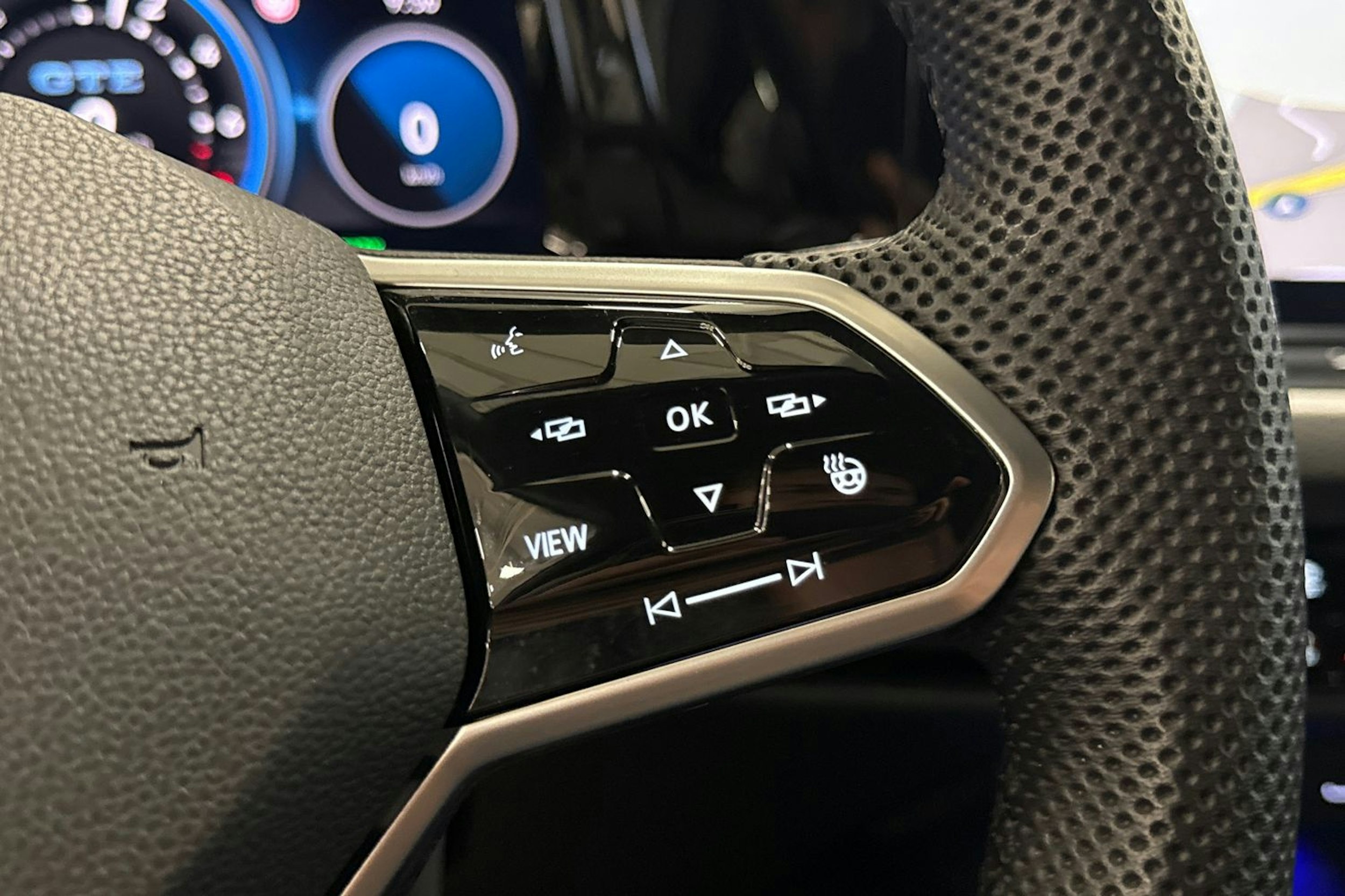 valkoinen Volkswagen Golf 2022 kuva 16.