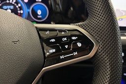 valkoinen Volkswagen Golf 2022 kuva 16.